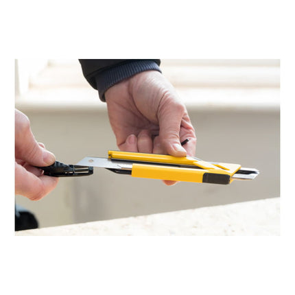 Cuchilla STANLEY AUTOLOCK anchura de la hoja 18 mm longitud 175 mm ( 4000787675 )