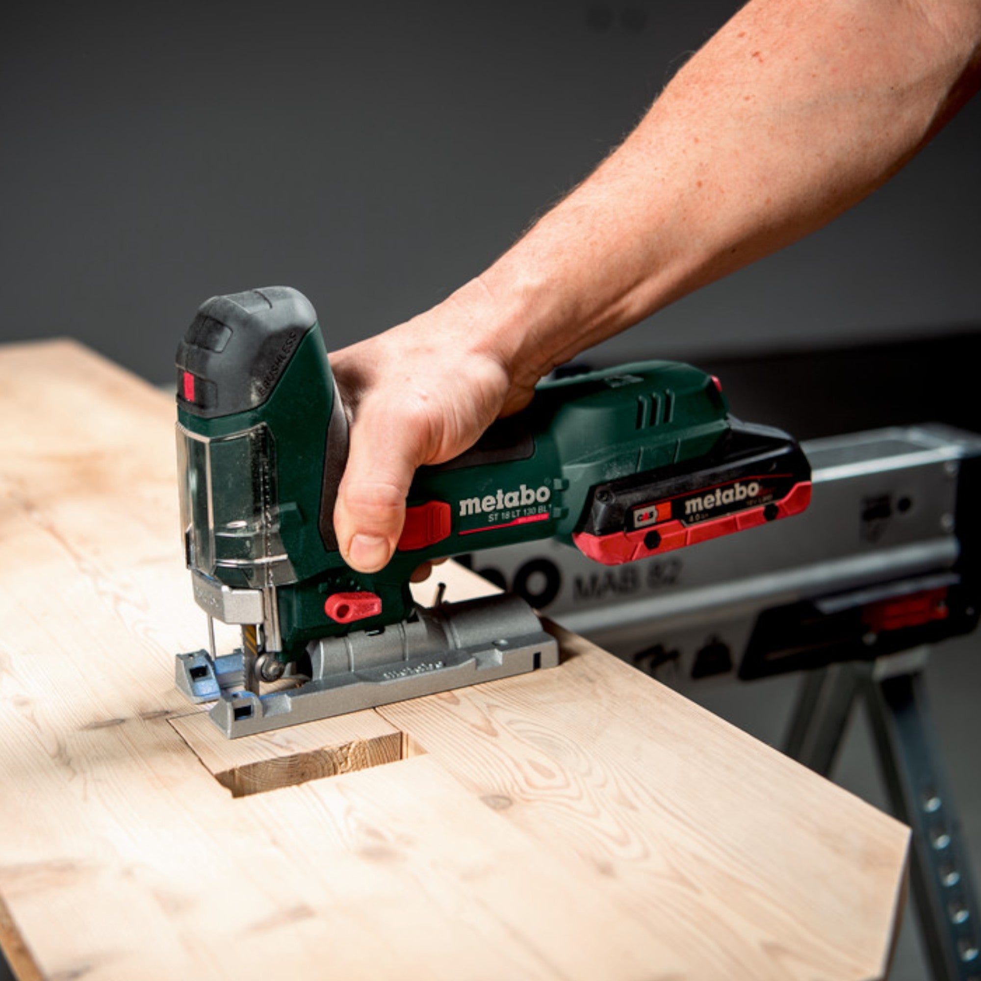 Metabo ST 18 LT 130 BL Akku Stichsaege 18 V 130 mm Brushless 2x LiHD Akku 4 0 Ah Ladegeraet Metabox 4 - toolbrothers