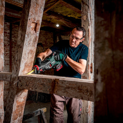 Akumulatorowa pilarka szablasta Metabo SSEP 18 LT BL 18 V 32 mm bezszczotkowa + 1x akumulator LiHD 10,0 Ah + ładowarka