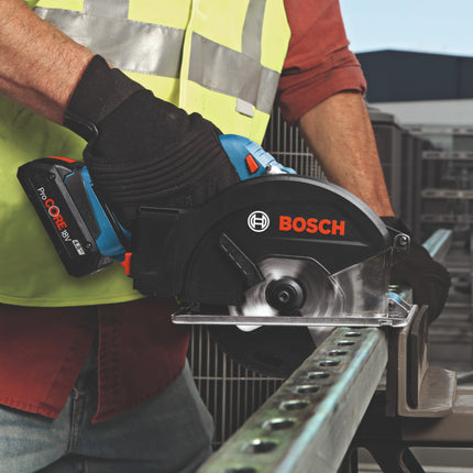 Bosch GKM 18V-50 Professional Akku Metall Handkreissäge 18 V 136 mm Brushless + 2x Akku 4,0 Ah + Ladegerät + L-Boxx