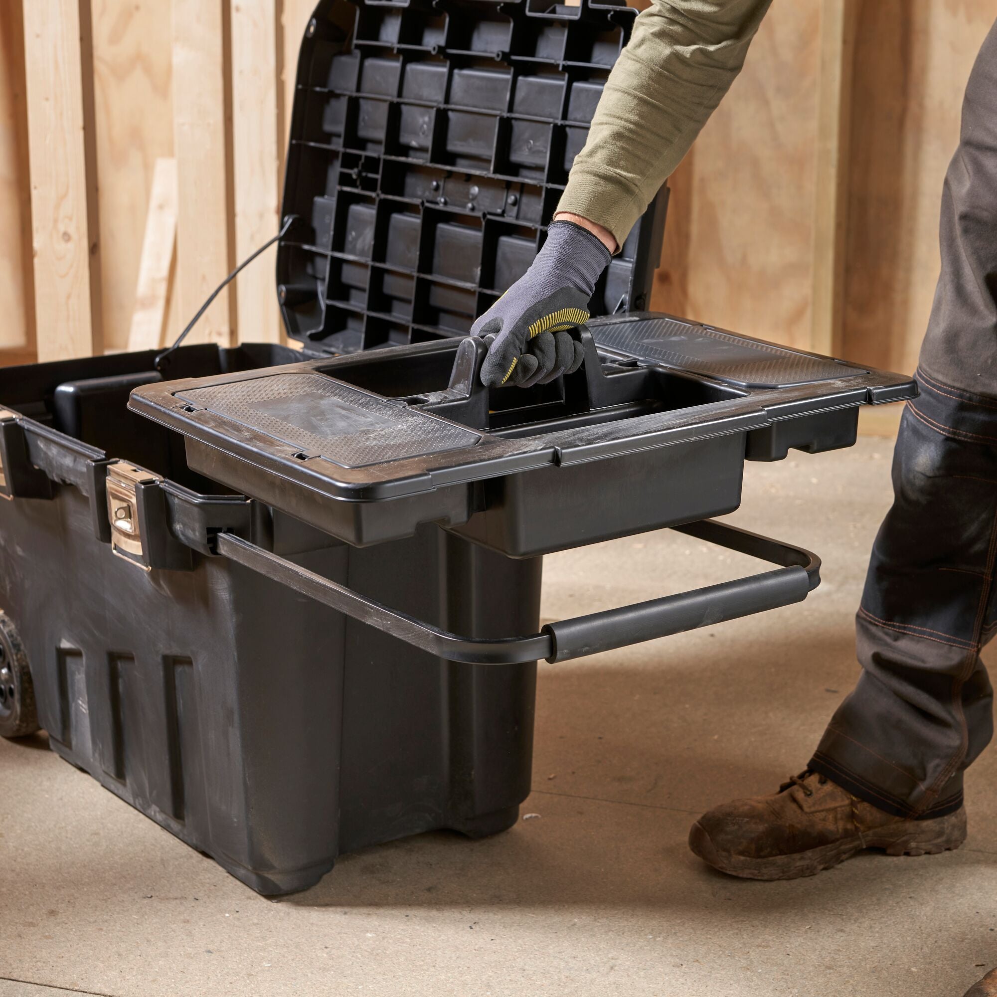 Stanley Mobile Montagebox 90 L 770 x 490 x 480 mm 1 92 978 mit herausnehmbarer Ablage 3 - toolbrothers