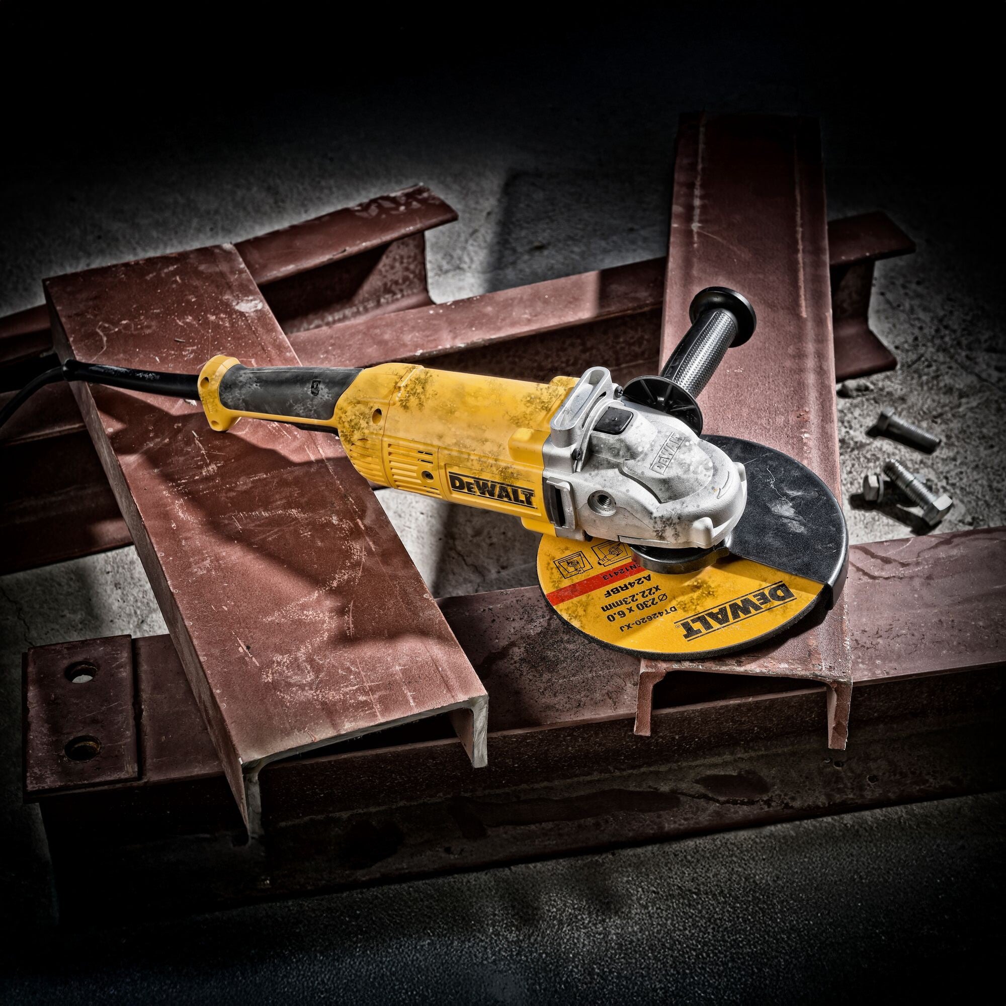 DeWalt DWE 490 Winkelschleifer 2000 Watt 230 mm 2 - toolbrothers