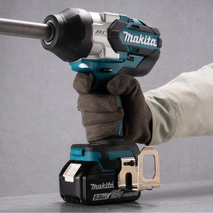 Makita DTW 1005 SM1J Akku Schlagschrauber 18 V 1360 Nm 3 4 Brushless 1x Akku 4 0 Ah Ladegeraet Makpac 4 - toolbrothers