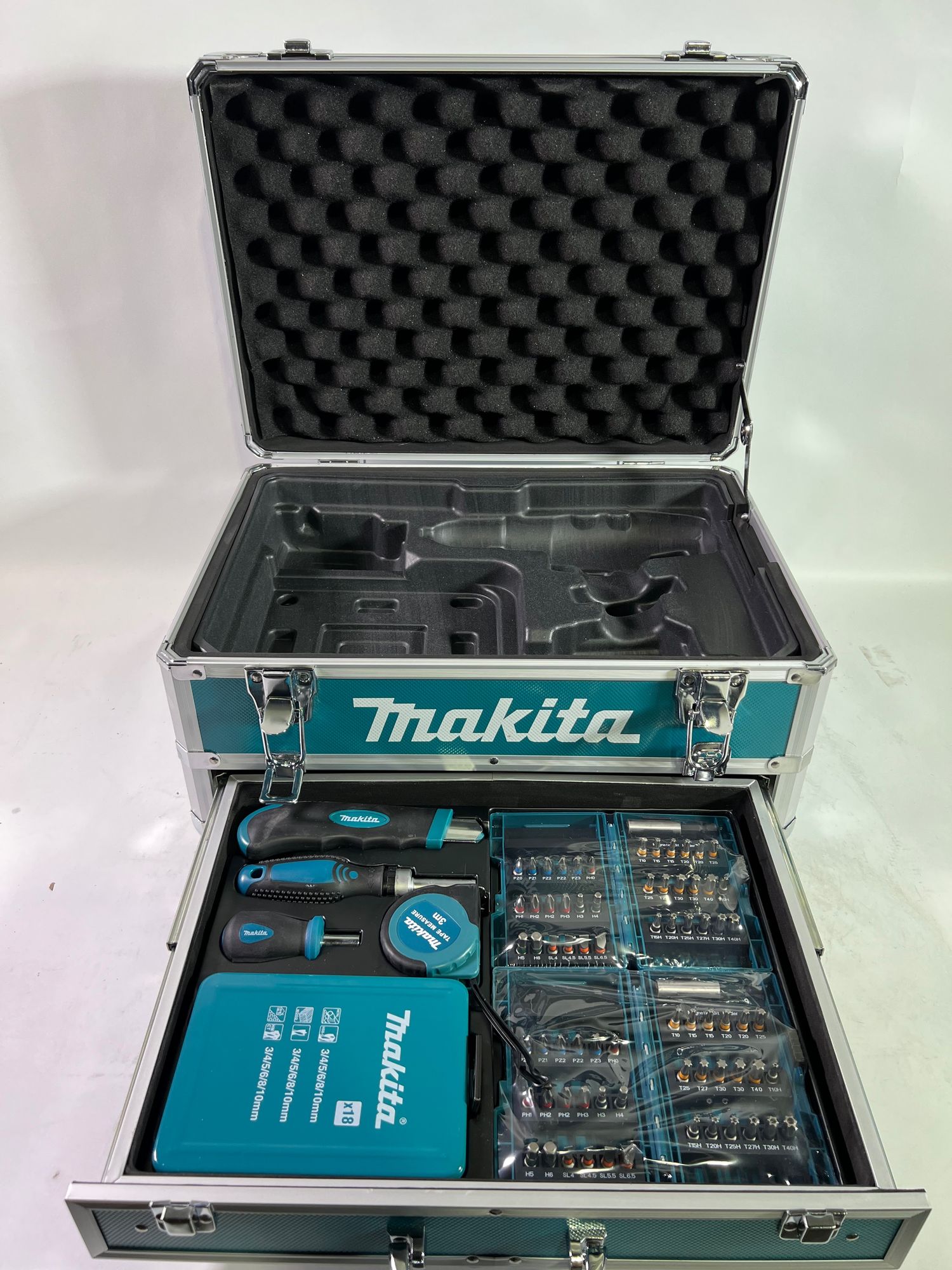 Makita X9 Alu Schubladen Koffer 96 tlg Zubehoer Set Beschaedigt 0 - toolbrothers