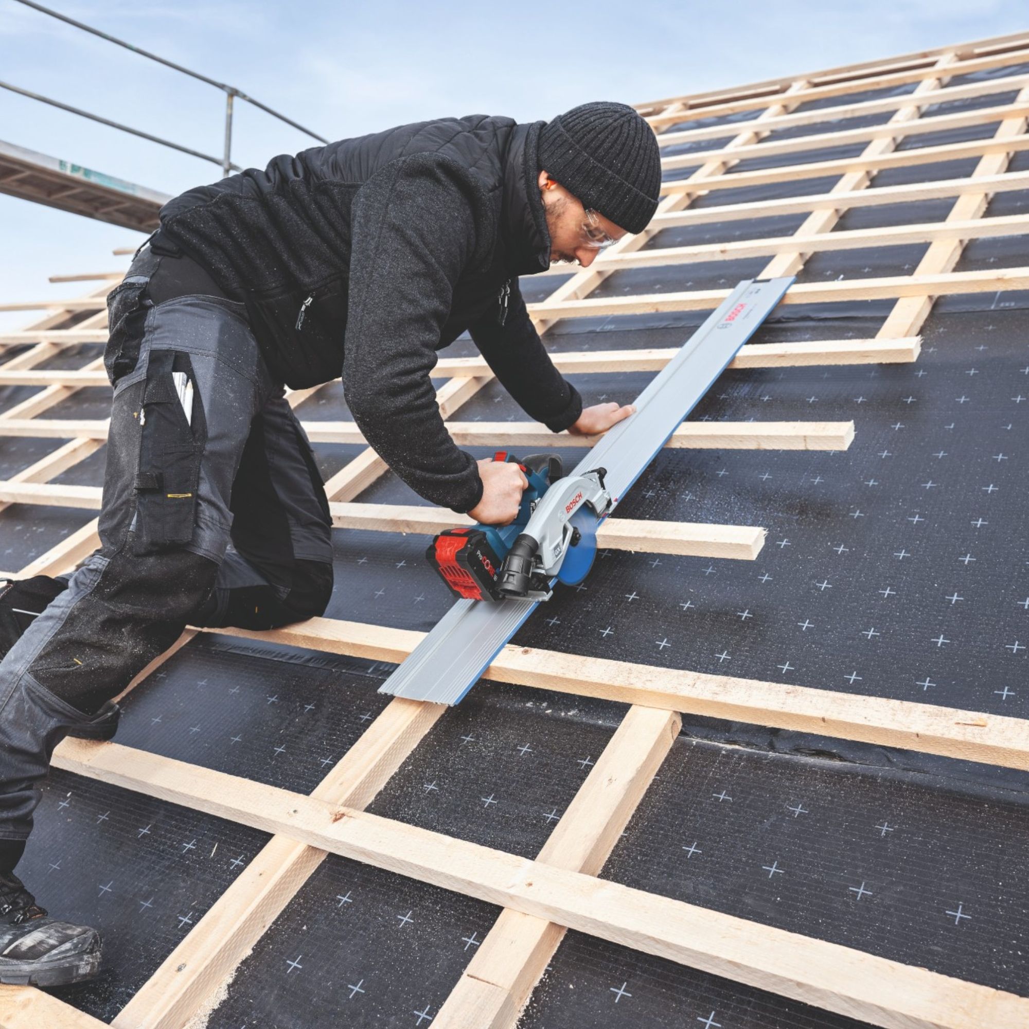 Bosch GKS 18V 57 2 GX Professional Akku Kreissaege 18 V 165 mm Brushless 2x Akku 4 0 Ah Ladegeraet Kappschiene 4 - toolbrothers